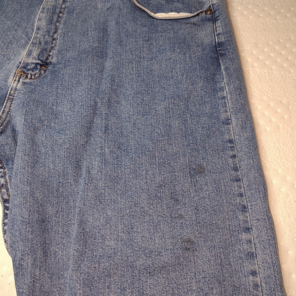 Wrangler Men's Relaxed Fit Denim Jeans - Picture 5 of 10